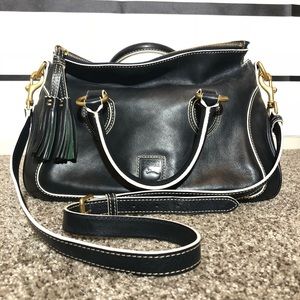 ❌❌SOLD❌❌ Dooney & Bourke Navy Savannah